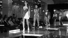 Одна из коллекций конкурса. Фото Аркадия УВАРОВА