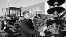На выставке представлены образцы современной сельхозтехники. Фото Михаила ПЕРМИНА
