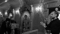 Прихожане в вагоне-храме поезда. Фото Владимира ОСИНЦЕВА