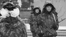 Вчера в областном центре торжественно отметили 45-летие мемориального ансамбля  «Монумент Славы воинов-сибиряков» Фото  Михаила ПЕРМИНА