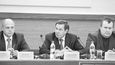 — Изменить ситуацию в дорожно- транспортной отрасли Новосибирска без строительства мостов невозможно, — отметил мэр Владимир Городецкий. Фото пресс-службы мэрии