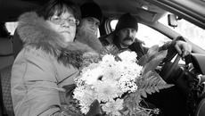 Домой — на новой машине. Фото Аркадия УВАРОВА