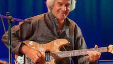 Участники фестиваля: Джон МакЛафлин... Фото предоставлены пресс-службой Новосибирской филармонии