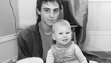 Бывший воспитанник детского дома Александр Петров, получивший с семьей квартиру в новостройке, уверен: с соседями нужно жить в мире. Фото Михаила ПЕРМИНА