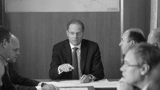 Губернатор призвал думать о людях, а не только о деньгах. Фото Михаила ПЕРМИНА