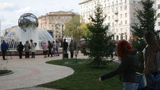 На земельном участке на Вокзальной магистрали в Центральном районе, выданном для строительства торгового комплекса, теперь разбит сквер. Фото Михаила ПЕРМИНА