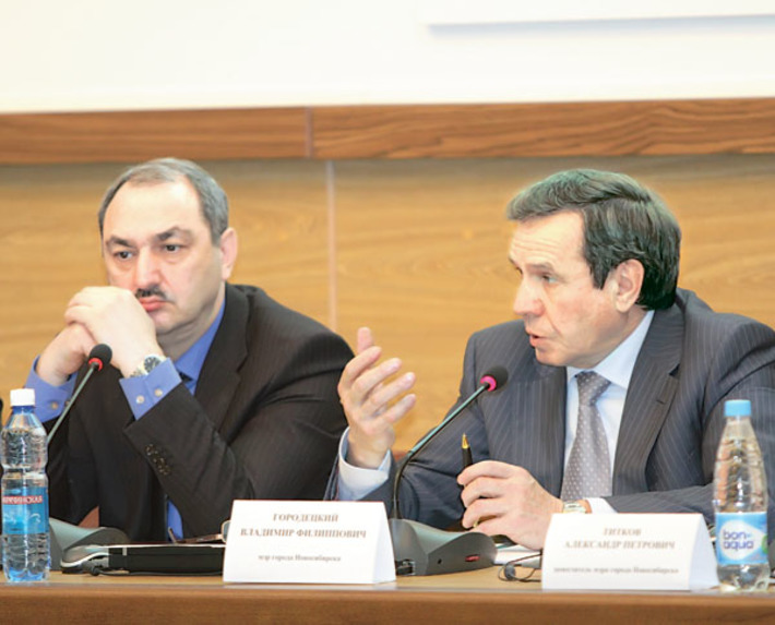 Мэр Новосибирска Владимир Городецкий: «Во время Декады происходит обмен опытом, ведь у нас немало интересных наработок». Фото пресс-службы мэрии