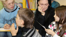 Формы работы в Новосибирской юношеской библиотеке самые современные: это и сессия боди-арта, и интерактивные игры для детей с ограниченными возможностями. Фото с сайта Новосибирской областной юношеской библиотеки