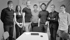 После заседания областной  молодежной избирательной комиссии.  Павел Яшков — второй справа.  Фото с сайта избирательной комиссии НСО