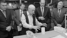 Главе региона были представлены передовые разработки науки. Фото пресс-службы губернатора и правительства НСО