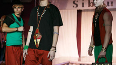 Африканская экзотика была воспринята на ура. Фото  Аркадия УВАРОВА