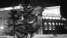 Театр оперы и балета не поражает зарубежных архитекторов так, как «Глобус». Фото Михаиaла ПЕРМИНА