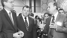 Как отметил в ходе форума губернатор  Василий Юрченко, развитие новых направлений предоставления государственных  и муниципальных услуг является приоритетом  для всех органов власти региона.    Фото пресс-службы губернатора и правительства НСО