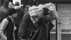 Кроме «здравствуйте», приехавшие на заработки иностранцы должны выучить еще несколько сотен русских слов. Фото Аркадия УВАРОВА