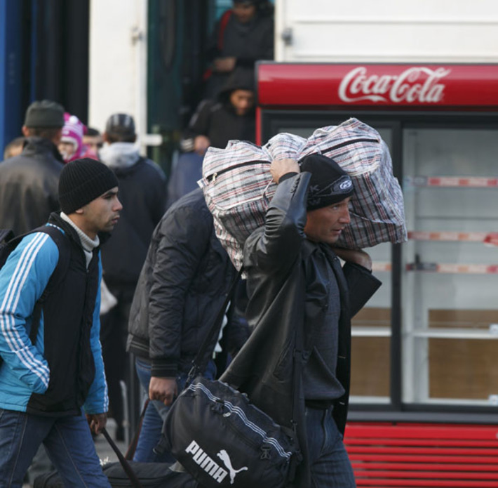 Кроме «здравствуйте», приехавшие на заработки иностранцы должны выучить еще несколько сотен русских слов. Фото Аркадия УВАРОВА