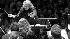 Дирижер Карел Краайенхоф и оркестр «Роттердамская симфония». Фото предоставлено пресс-службой филармонии