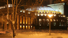 Одним из символов региона  по праву называют памятник истории и архитектуры — здание Новосибирского академического театра оперы и балета. Фото Михаила ПЕРМИНА