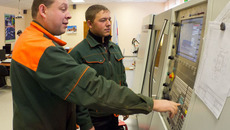 На базе Новосибирского машиностроительного техникума создан ресурсный центр по подготовке операторов станков с ЧПУ. Фото Аркадия УВАРОВА