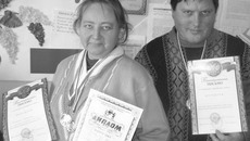 Призеры областных и городских соревнований по адаптивным видам спорта инвалиды детства Светлана Лабецкая и Александр Язвенко. Фото предоставлено Всероссийским обществом инвалидов