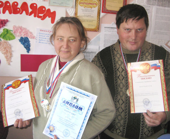 Призеры областных и городских соревнований по адаптивным видам спорта инвалиды детства Светлана Лабецкая и Александр Язвенко. Фото предоставлено Всероссийским обществом инвалидов