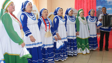 Троицкий хор в сценических костюмах от «Юлии». Фото Валерия ГАНИНА