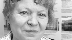 Лидия Николаевна приросла душой к Новосибирску. Однако еще один город она любит не меньше — Ленинград, нынешний Санкт-Петербург, где проживает сестра. В отпуске они семьей часто гуляли по ленинградским улочкам и проспектам, всегда предпочитая эти путешествия поездкам  в санаторий. Фото Елены КОСТИНОЙ