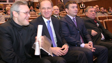 Знаменитый скрипач Вадим Репин (слева) и губернатор Василий Юрченко  в высокой оценке зала были единодушны. Фото Михаила ПЕРМИНА