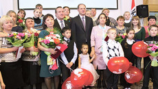 Награждение знаками отличия «За материнскую доблесть». Фото пресс-службы губернатора и правительства НСО