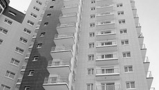 Дом на улице Некрасова в Новосибирске начали заселять в канун новогодних каникул. Фото Михаила ПЕРМИНА