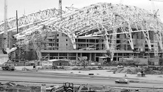 Олимпийский стадион «Фишт», названный в честь популярной среди туристов одноименной горной вершины на Кавказе, сегодня активно строится. В контексте зимних Игр — 2014 его решено использовать лишь для церемоний открытия и закрытия. После он будет действовать как концертно-развлекательный и тренировочный комплекс, в том числе принимать матчи национальной сборной по футболу. Фото Натальи МАНТОРОВОЙ