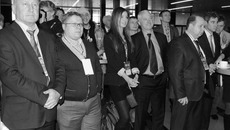 Вячеслав Братцев (в центре) с участниками Всемирного форума снега на презентации олимпийского Сочи 18 января. «Новосибирск Экспоцентр». Фото Натальи ВОРОБЬЁВОЙ