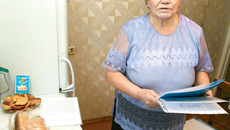 70-летняя Нелли Костицина может себе позволить только минимальный набор продуктов. Фото Аркадия УВАРОВА