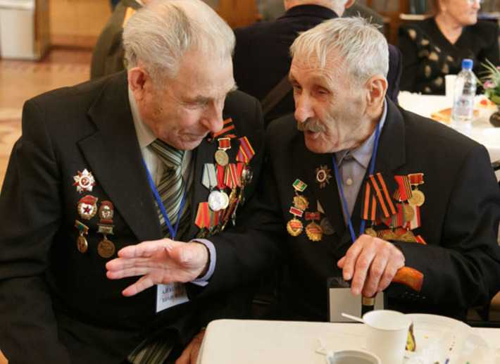 Сегодня в нашей области проживают  209 участников Сталинградской битвы. Фото Аркадия УВАРОВА