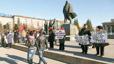 Спад активности  все более заметен,  а сами протесты переходят  в бытовую плоскость . Фото Аркадия УВАРОВА (архив)