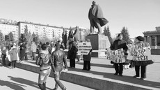 Спад активности  все более заметен,  а сами протесты переходят  в бытовую плоскость . Фото Аркадия УВАРОВА (архив)