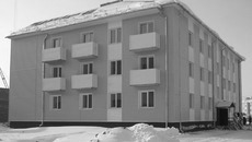 Дом по адресу микрорайон Южный, 2/1 принимает новоселов. Фото Анатолия СМИРНОВА