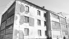 Поселок Чистоозёрное, жилой дом на улице Маяковского. До ремонта… Фото предоставлены Фондом модернизации и развития ЖКХ муниципальных образований Новосибирской области