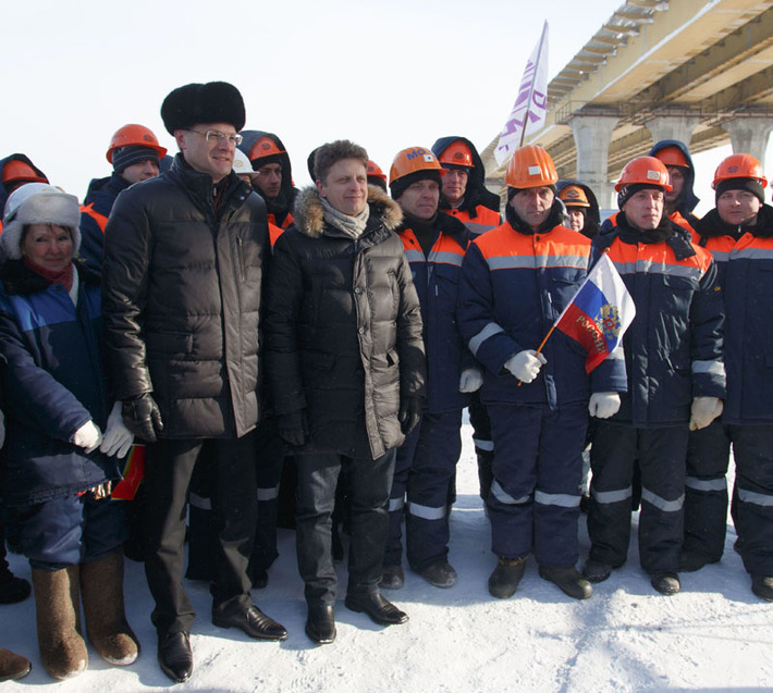 До полного запуска моста в эксплуатацию осталось чуть более полутора лет. Фото Аркадия УВАРОВА