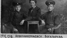 1916 г. Фото с учениками. Фото из архива музея