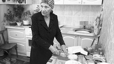 Просторная квартира под ключ, с кухонным гарнитуром — отличный подарок, считает Александра Прокопьевна. Фото Аркадия УВАРОВА