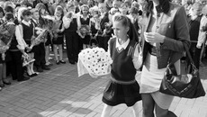 Родители всегда желают детям лучшего. Фото Аркадия УВАРОВА