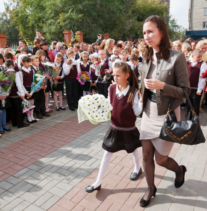 Родители всегда желают детям лучшего. Фото Аркадия УВАРОВА