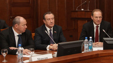 Причина временного дефицита бюджета — социальные обязательства,   пояснил Василий Юрченко. Фото пресс-службы Законодательного собрания Новосибирской области