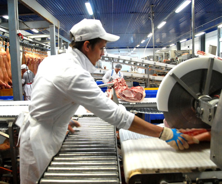 Об инвестиционной привлекательности региона лучше расскажут реализуемые на территории области проекты и размеры капиталовложений. К примеру, развитие вертикально интегрированного агропромышленного холдинга «Кудряшовское» предусматривает инвестиции в размере 9,8 миллиарда рублей до 2015 года. Фото Михаила ПЕРМИНА