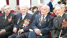 В центре — участники Сталинградской битвы Михаил Иосифович Химченко  и Александр Иванович Брыкин. Фото Михаила ПЕРМИНА