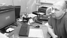 Изображение на мониторе — не просто график. Это картина рабочего дня в режиме реального времени. Фото Аркадия УВАРОВА