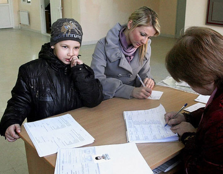 Уже в марте школы начинают прием документов для записи будущих первоклассников. Фото с сайта www.mos.ru