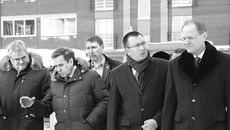 «Создание единого пространства для комфортного проживания граждан — правильная идеология», — отметил губернатор Василий Юрченко. Фото Аркадия УВАРОВА