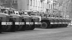 Десять спецмашин отправились в подразделения противопожарной службы. Фото Михаила ПЕРМИНА