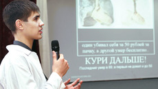На большом экране  легкие курильщика смотрятся шокирующе. Фото Аркадия УВАРОВА
